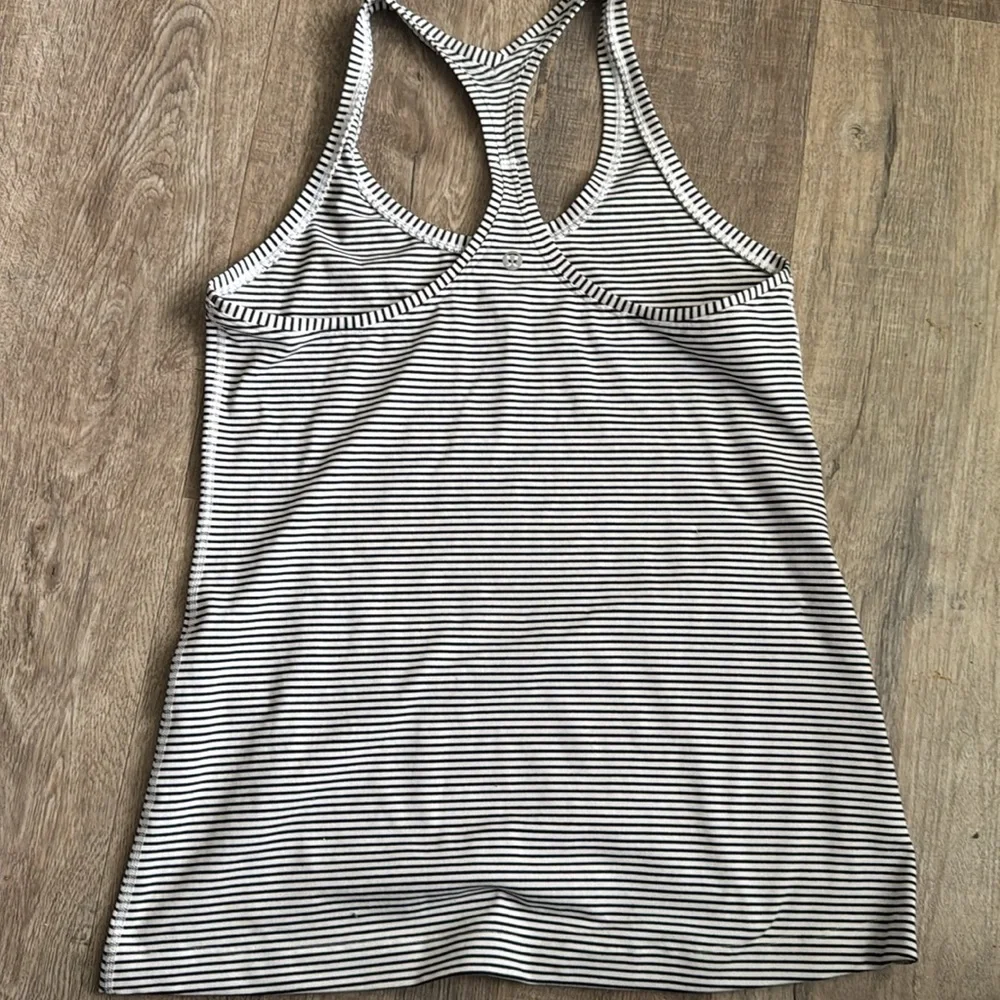 Lululemon tank - Picture 2 of 3